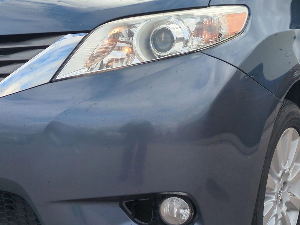 Thumbnail: 2014 Toyota Sienna - 23