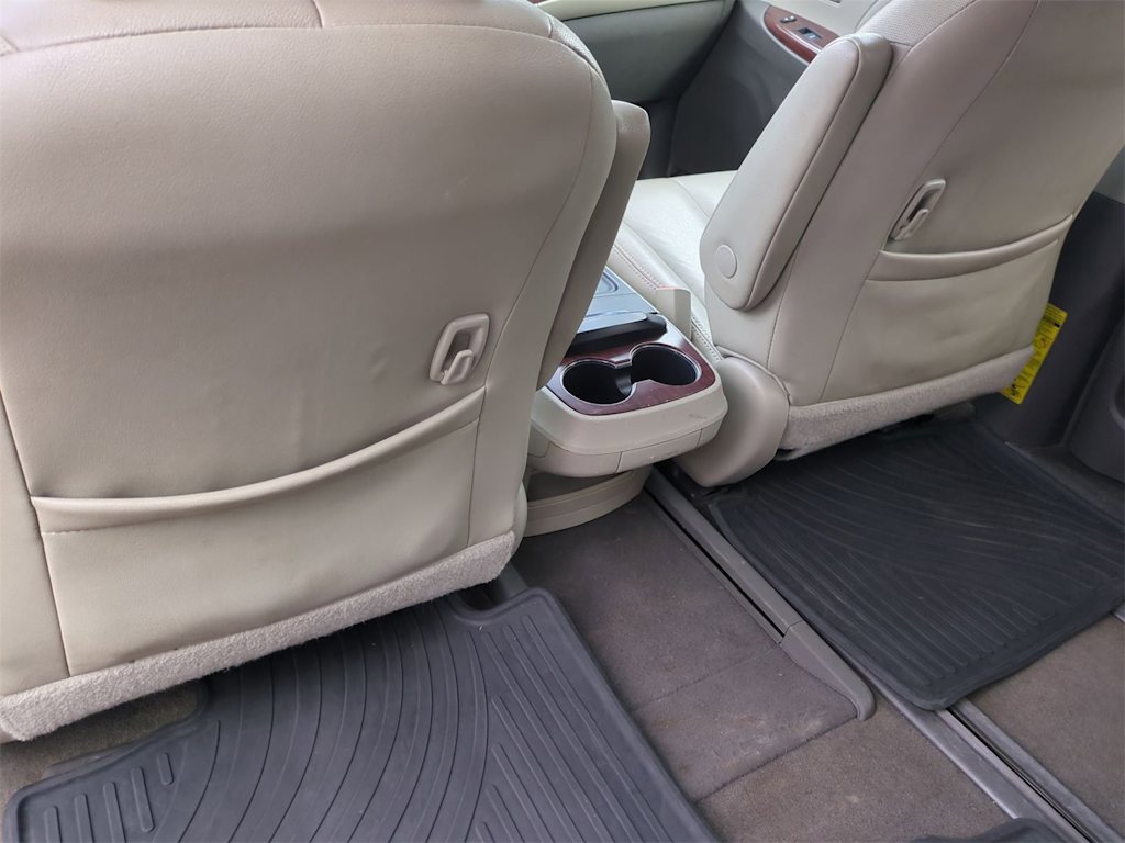 Thumbnail: 2014 Toyota Sienna - 26