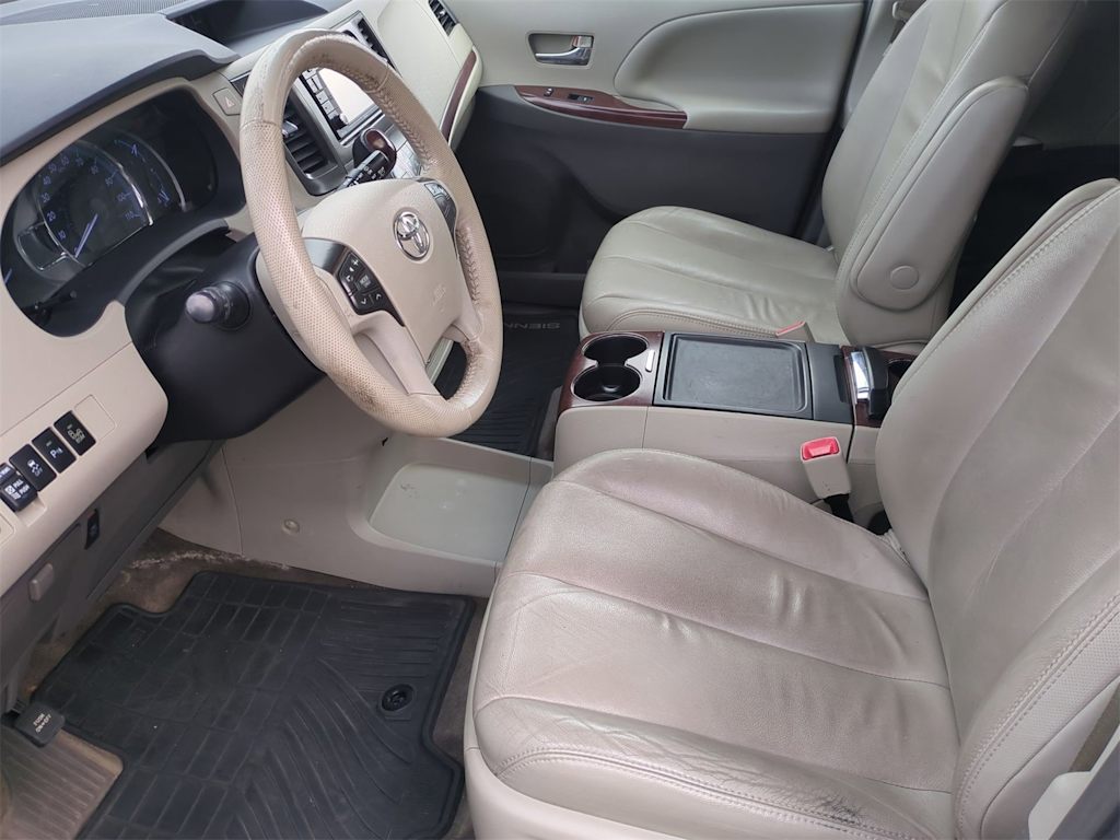 Thumbnail: 2014 Toyota Sienna - 10