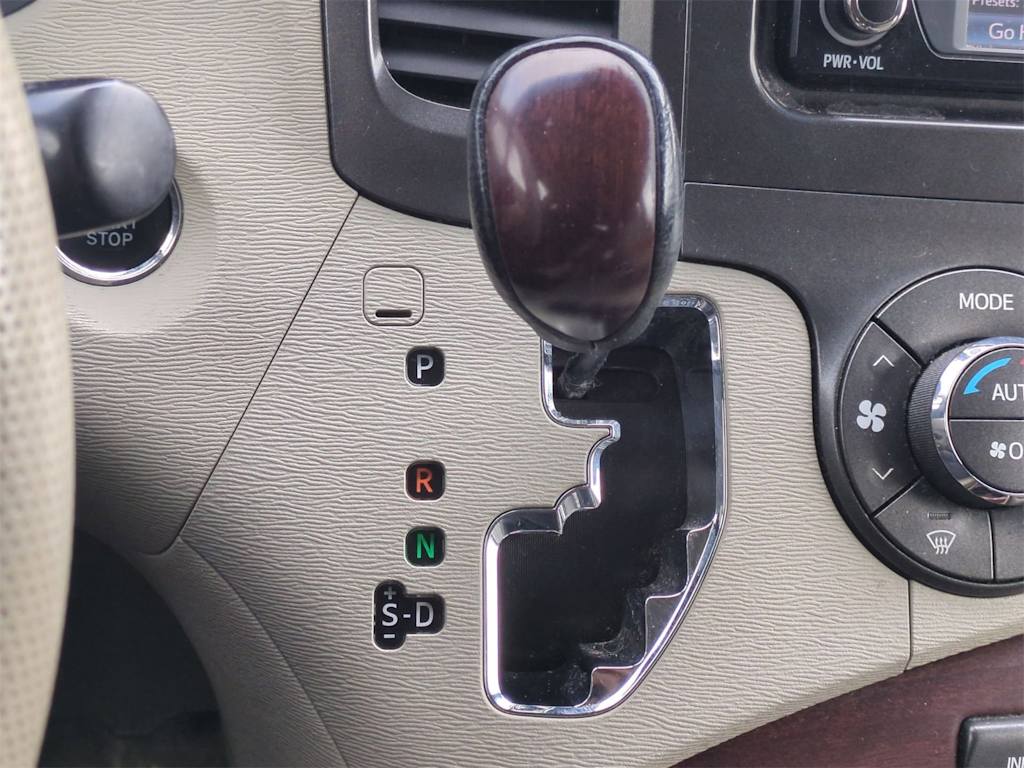 Thumbnail: 2014 Toyota Sienna - 36