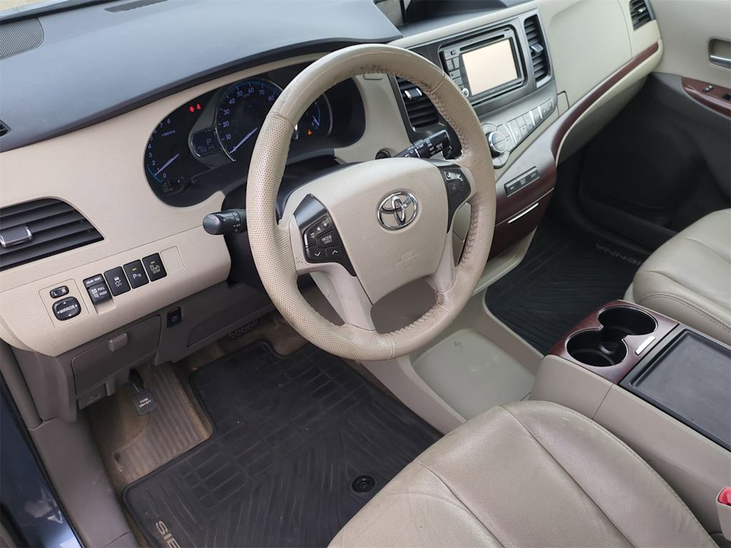 Thumbnail: 2014 Toyota Sienna - 2