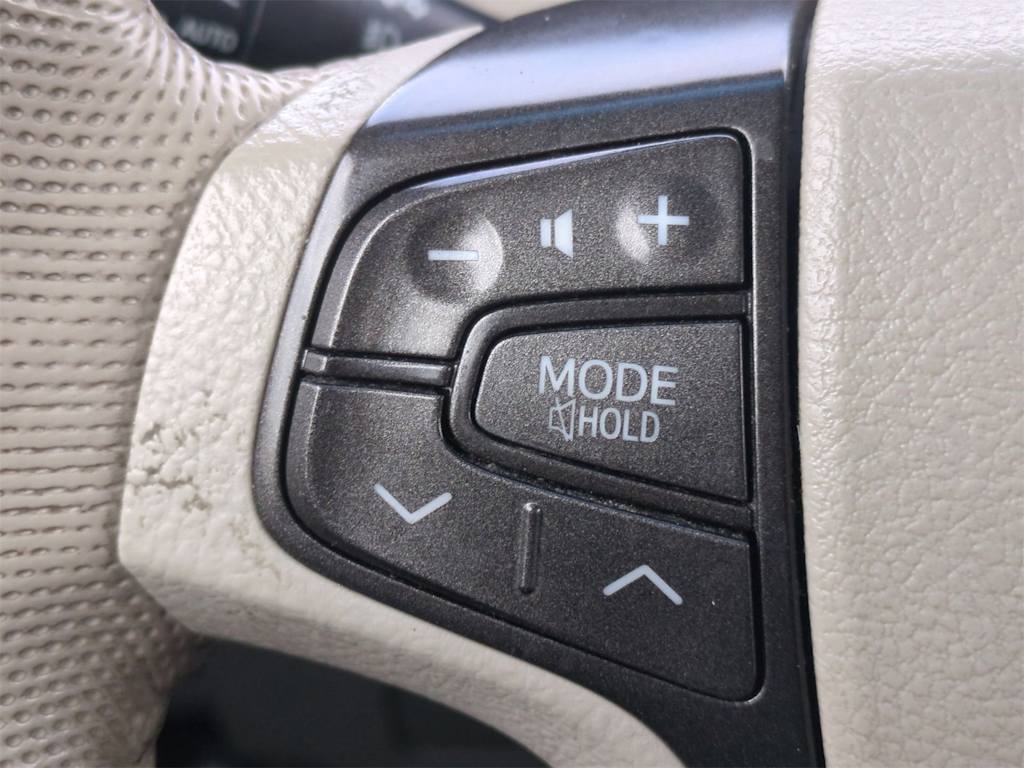 Thumbnail: 2014 Toyota Sienna - 30