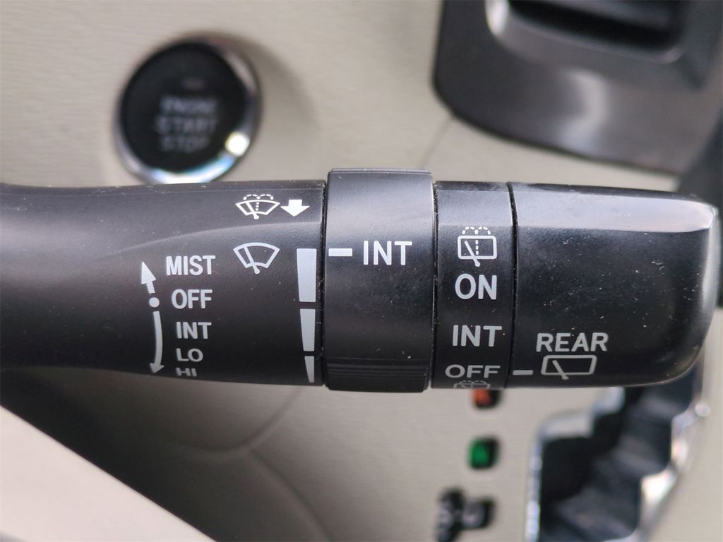 Thumbnail: 2014 Toyota Sienna - 32