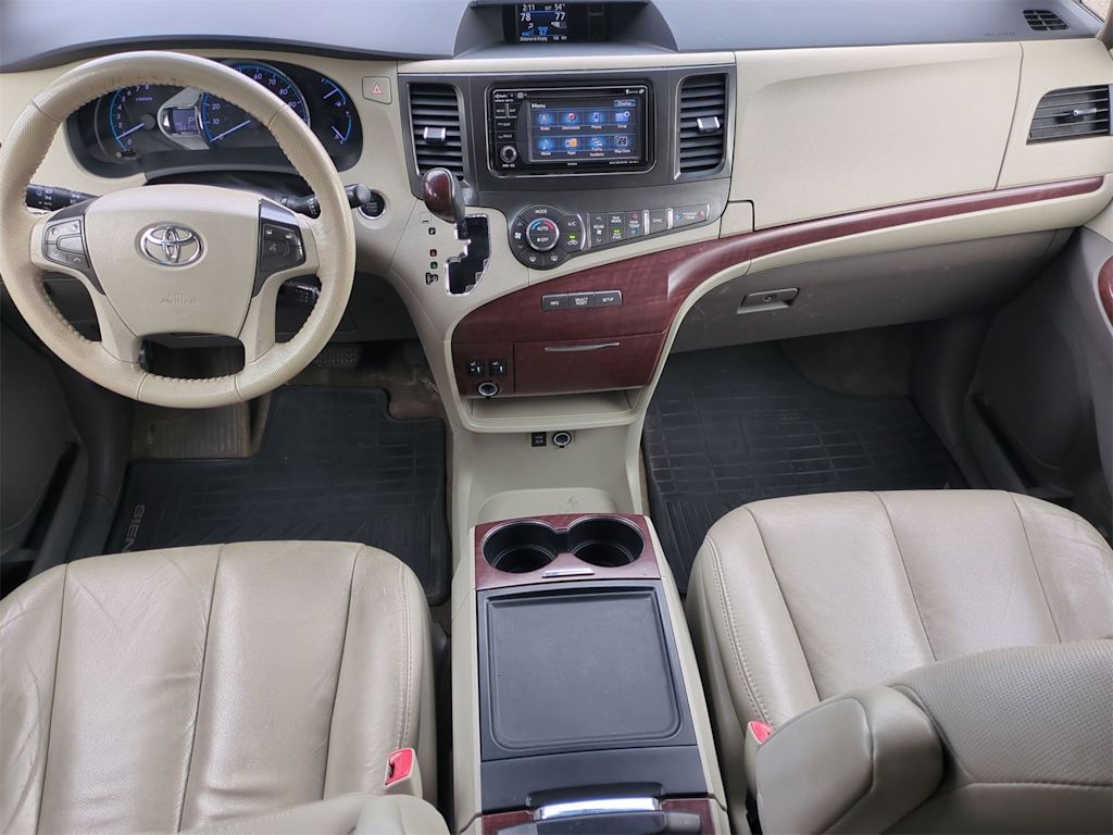Thumbnail: 2014 Toyota Sienna - 9