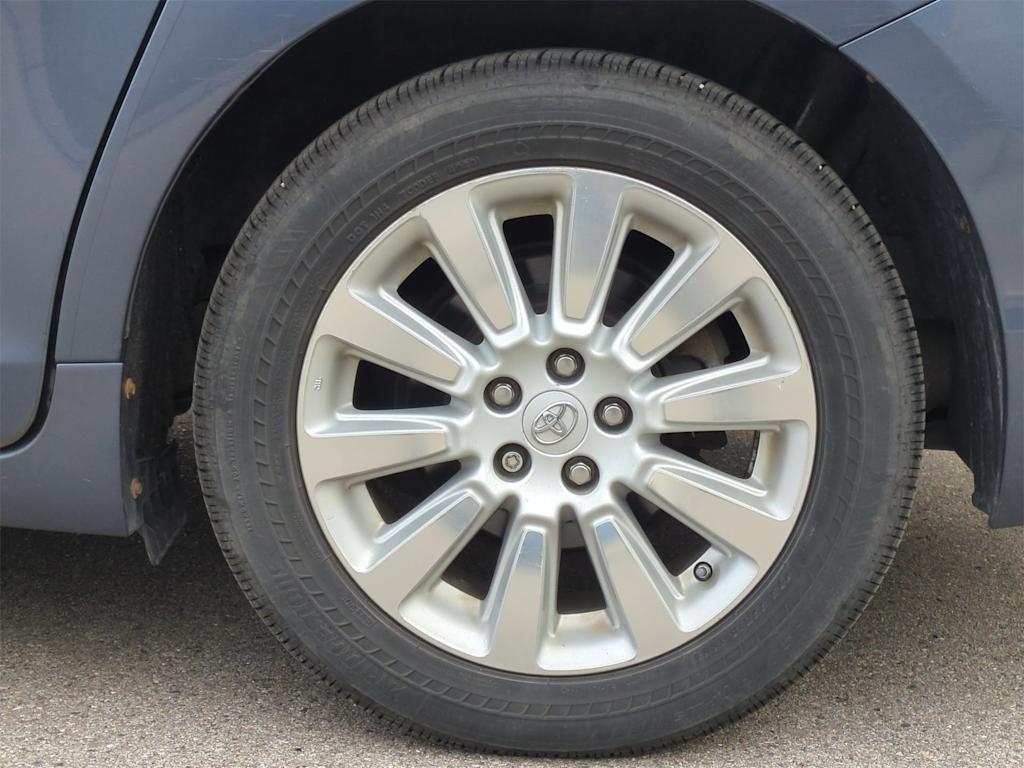 Thumbnail: 2014 Toyota Sienna - 8