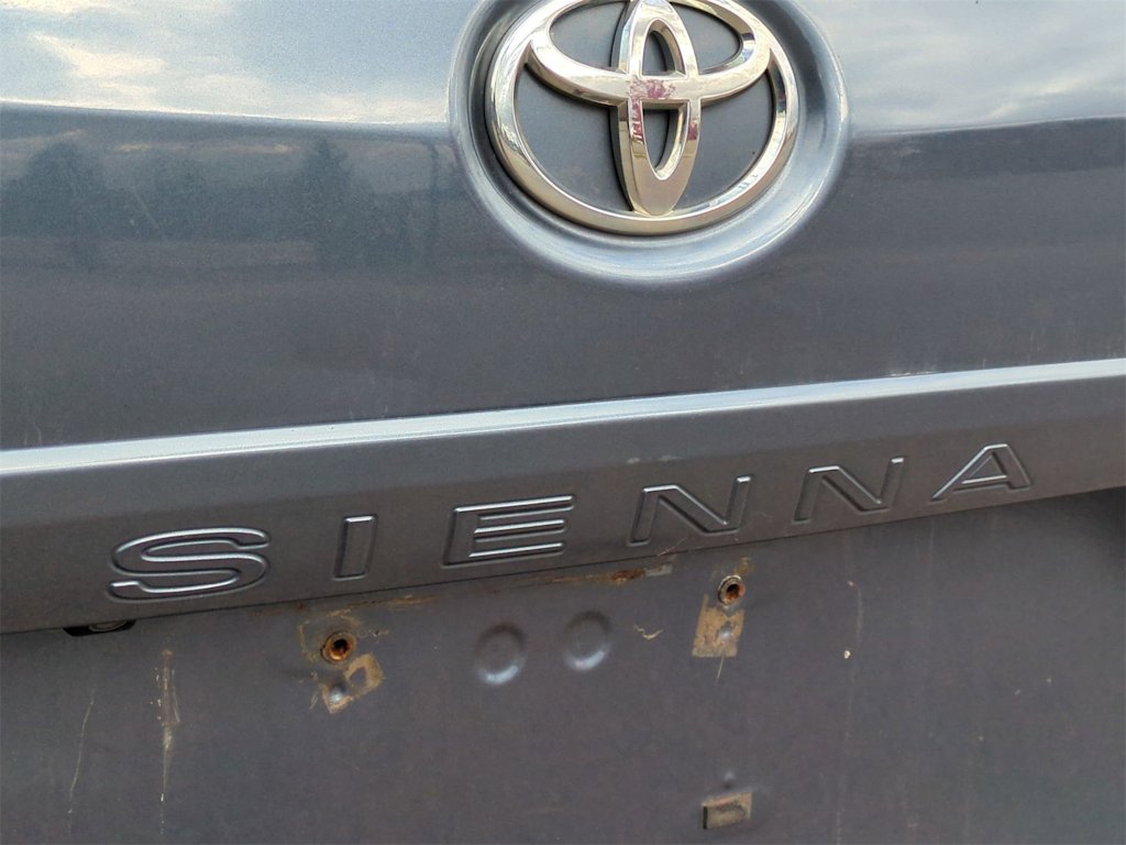 Thumbnail: 2014 Toyota Sienna - 24