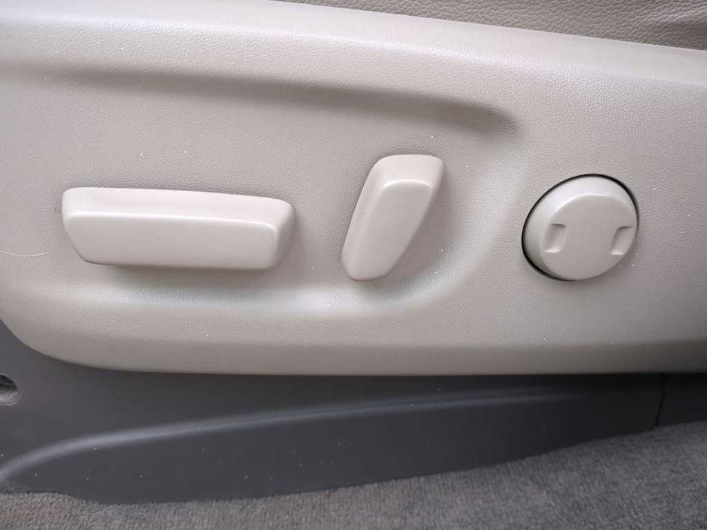 Thumbnail: 2015 Toyota Sienna - 26