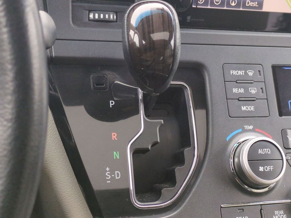 Thumbnail: 2015 Toyota Sienna - 37