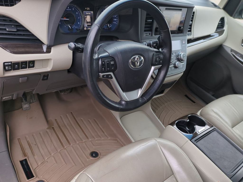 Thumbnail: 2015 Toyota Sienna - 2