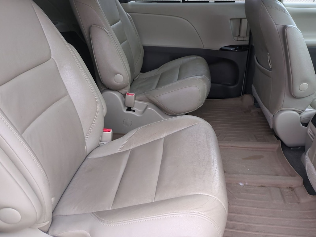 Thumbnail: 2015 Toyota Sienna - 11