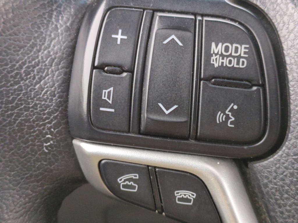 Thumbnail: 2015 Toyota Sienna - 32