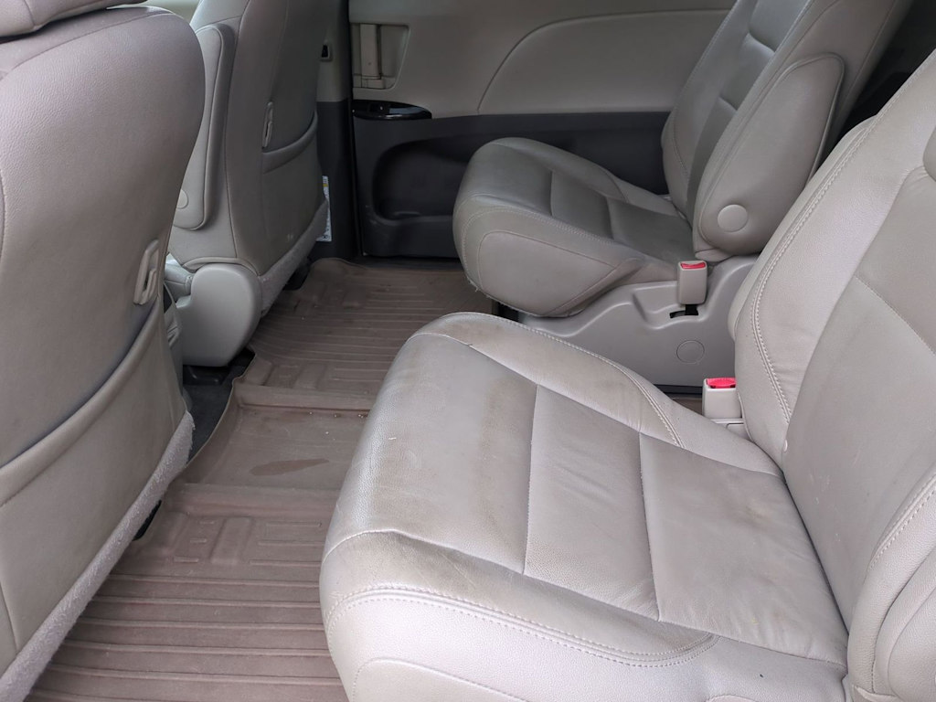 Thumbnail: 2015 Toyota Sienna - 12