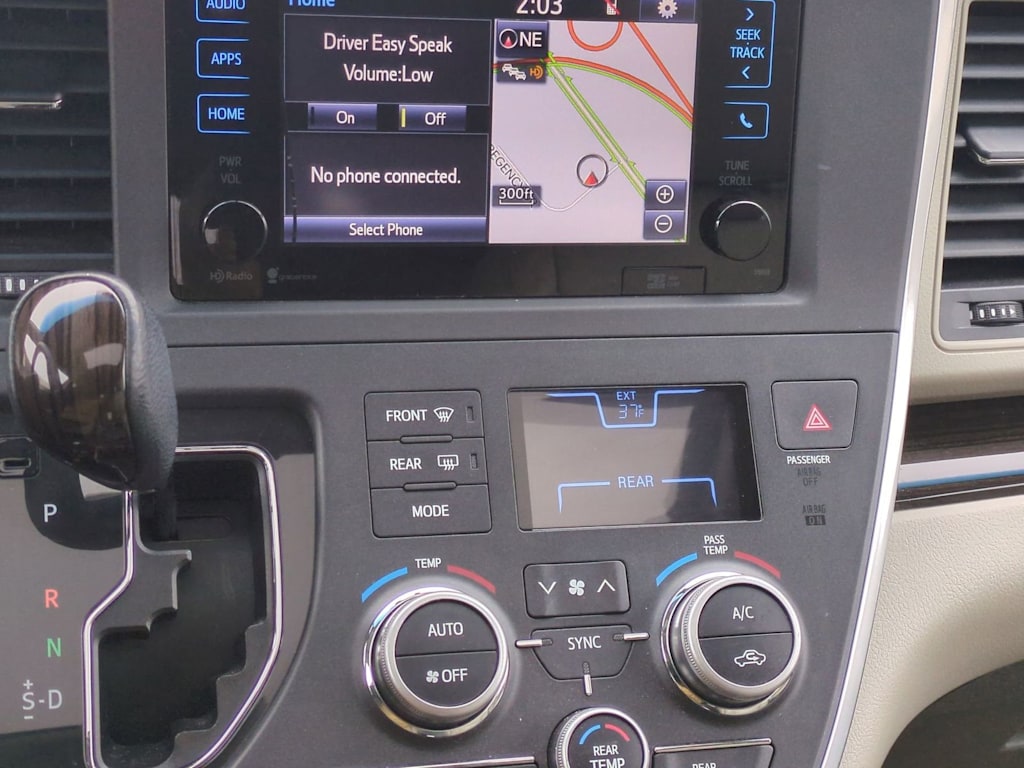 Thumbnail: 2015 Toyota Sienna - 15