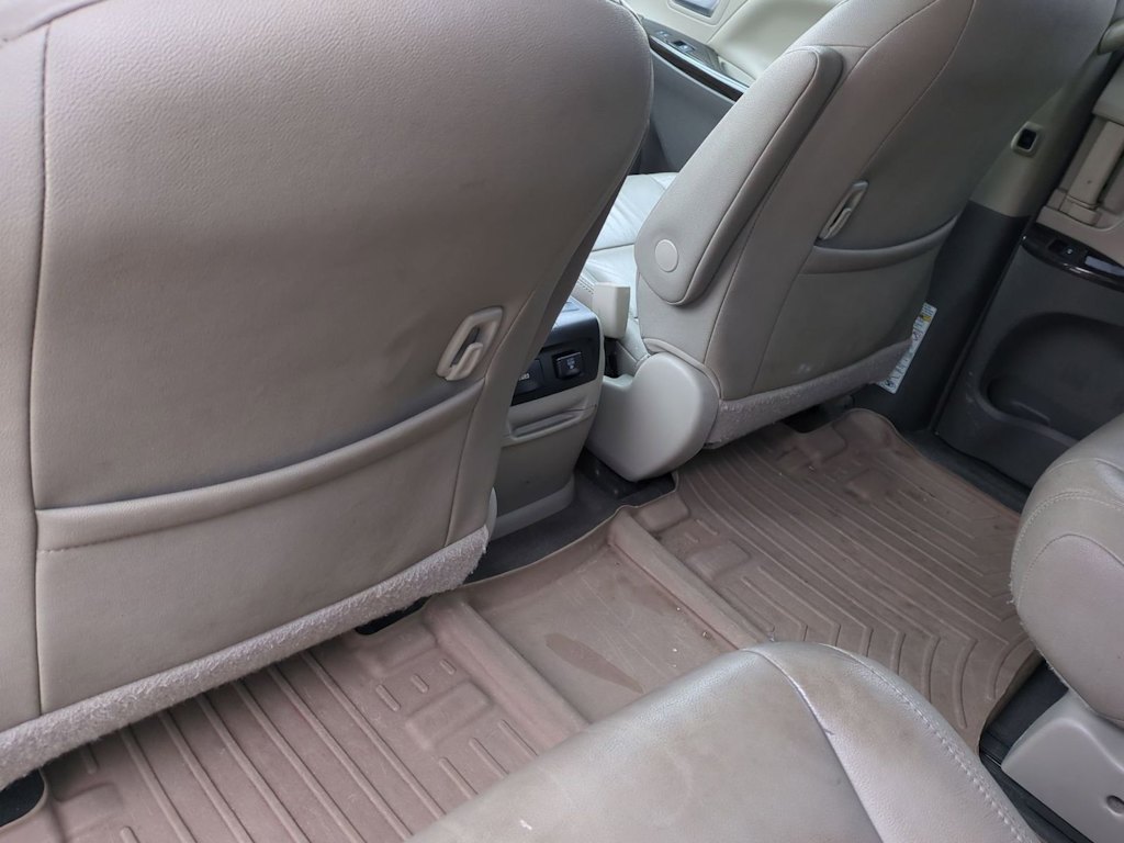 Thumbnail: 2015 Toyota Sienna - 27