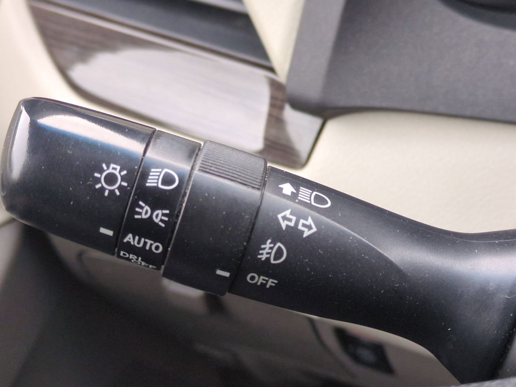 Thumbnail: 2015 Toyota Sienna - 14