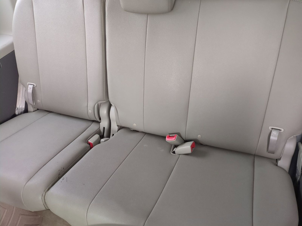 Thumbnail: 2015 Toyota Sienna - 29