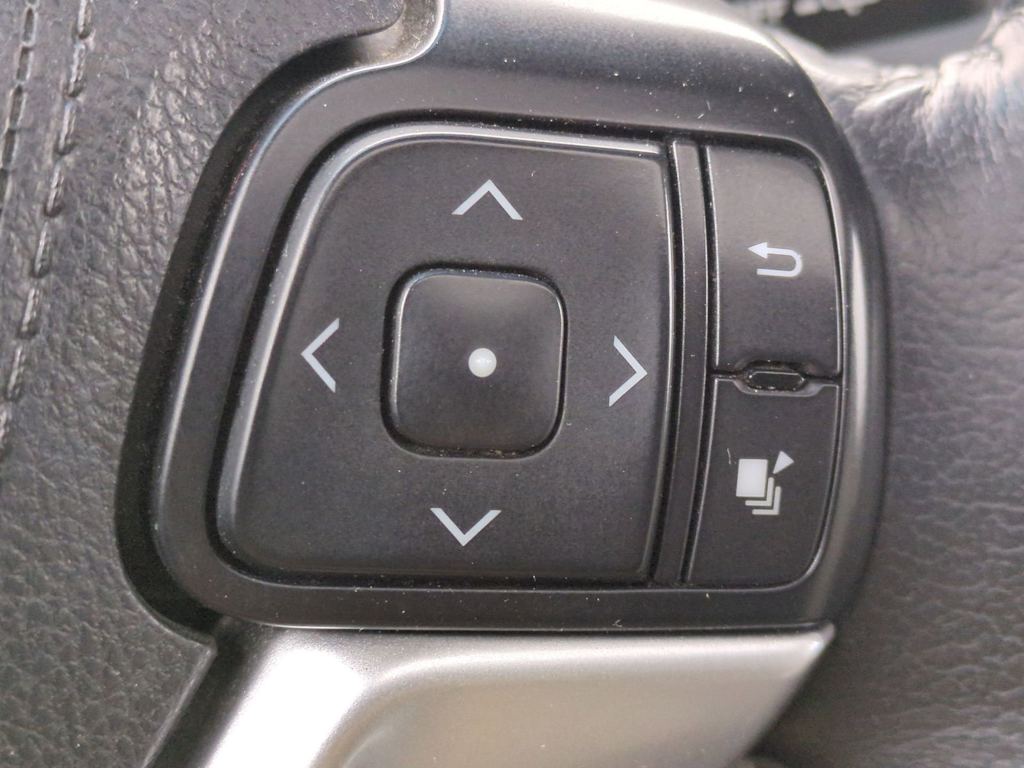 Thumbnail: 2015 Toyota Sienna - 33