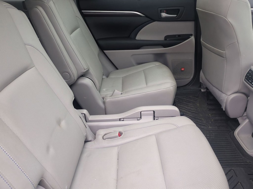 Thumbnail: 2015 Toyota Highlander - 29