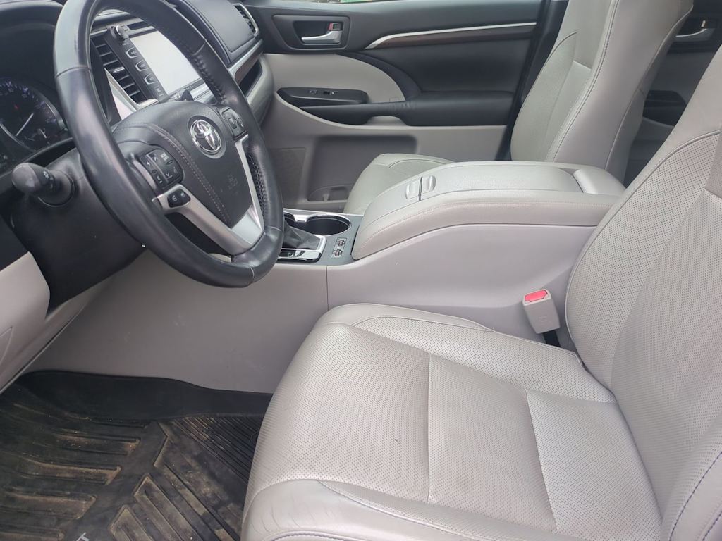 Thumbnail: 2015 Toyota Highlander - 10
