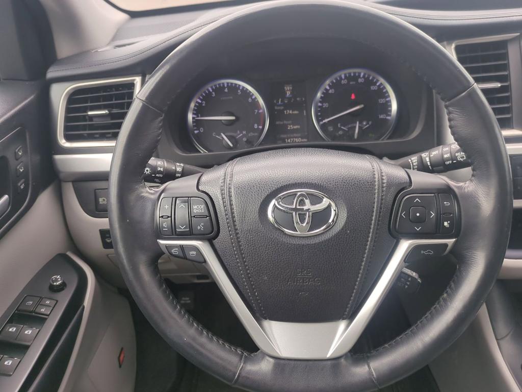 Thumbnail: 2015 Toyota Highlander - 12