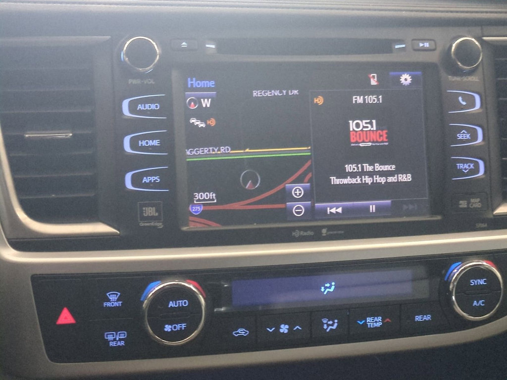 Thumbnail: 2015 Toyota Highlander - 14