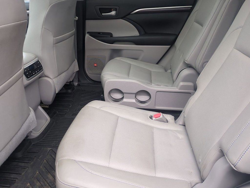 Thumbnail: 2015 Toyota Highlander - 11