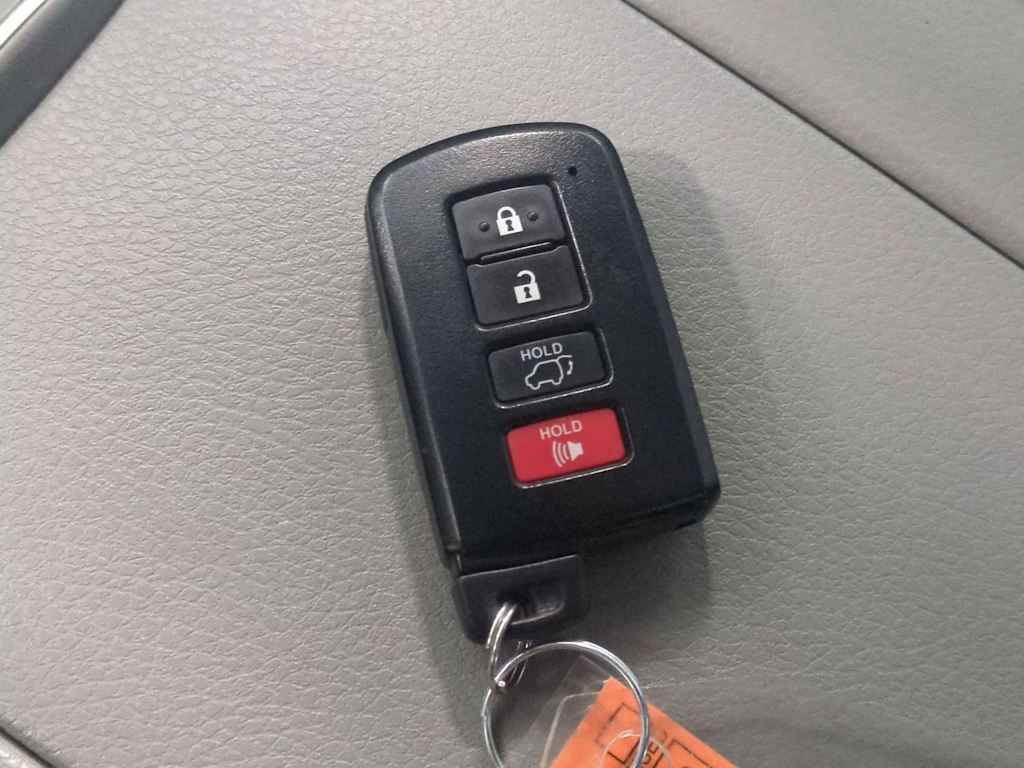Thumbnail: 2015 Toyota Highlander - 18