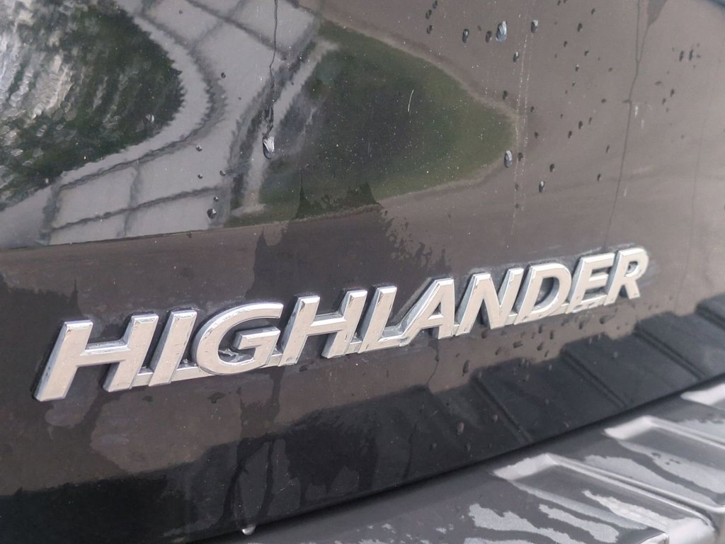 Thumbnail: 2015 Toyota Highlander - 25