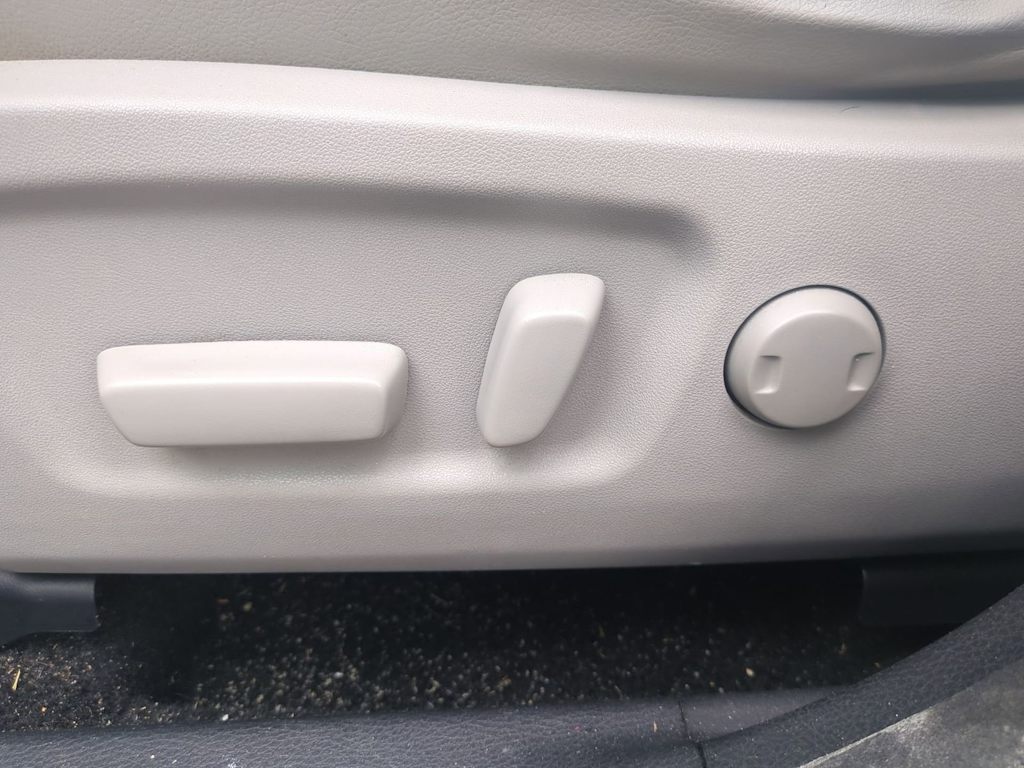 Thumbnail: 2015 Toyota Highlander - 26