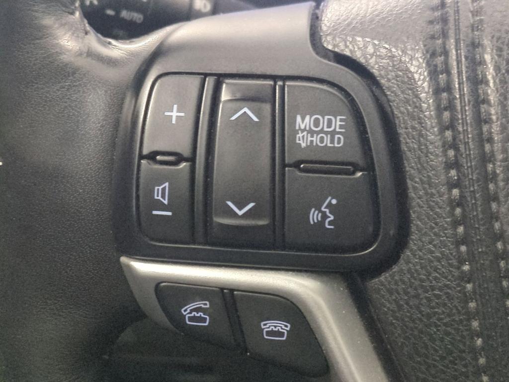 Thumbnail: 2015 Toyota Highlander - 32