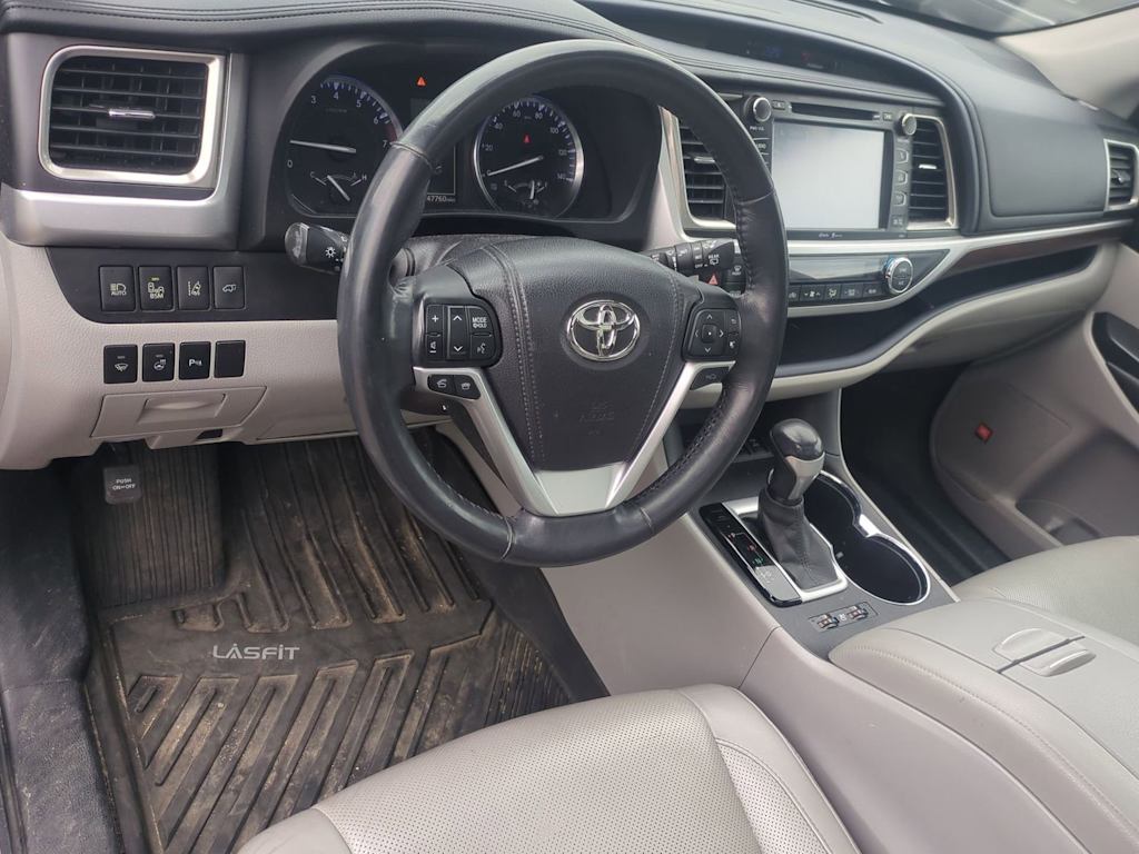 Thumbnail: 2015 Toyota Highlander - 2