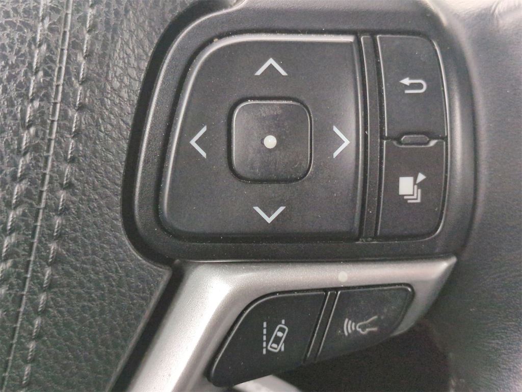 Thumbnail: 2019 Toyota Highlander - 32