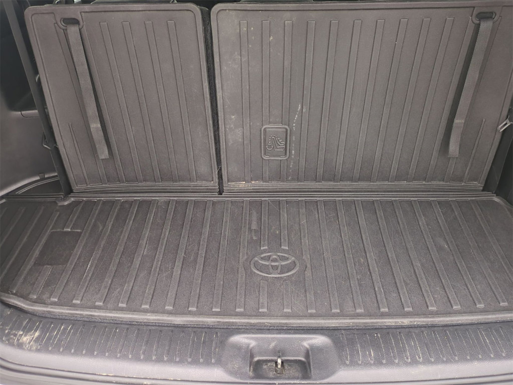 Thumbnail: 2019 Toyota Highlander - 17