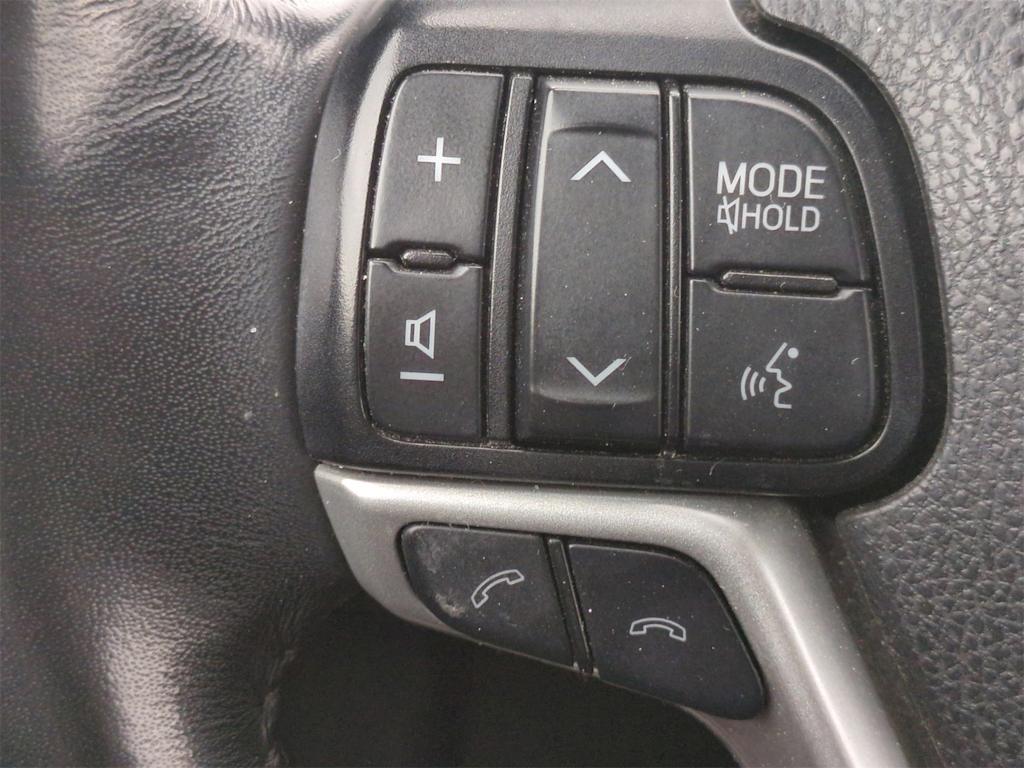 Thumbnail: 2019 Toyota Highlander - 31