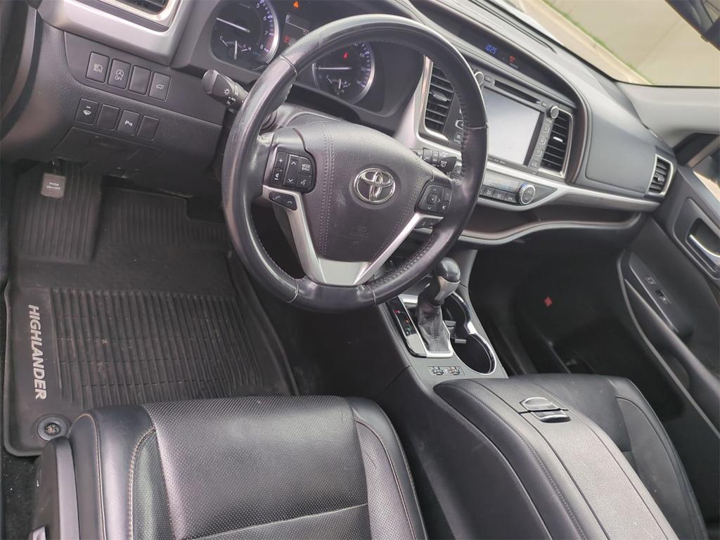 Thumbnail: 2019 Toyota Highlander - 2