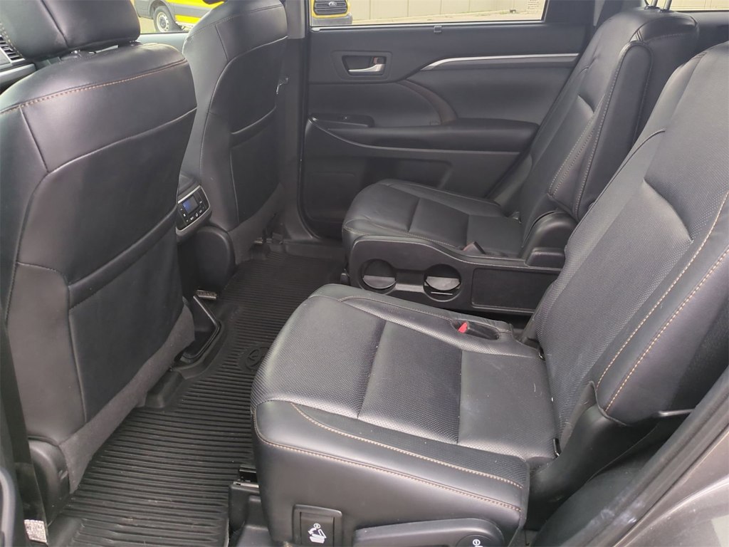 Thumbnail: 2019 Toyota Highlander - 12