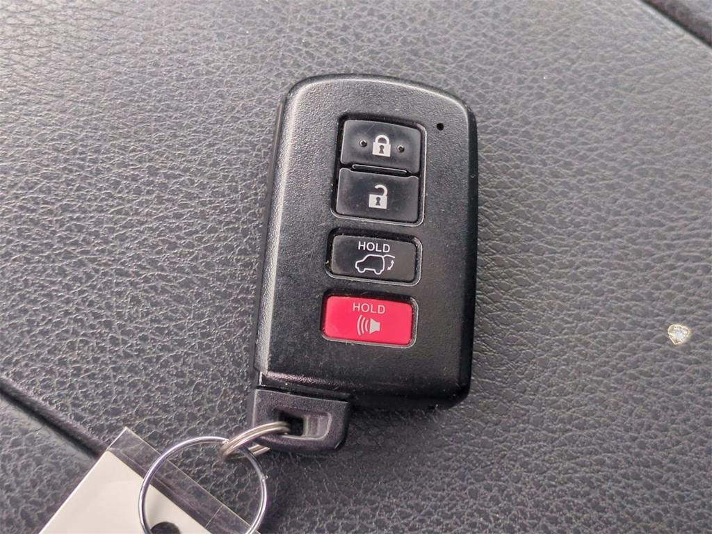 Thumbnail: 2019 Toyota Highlander - 37