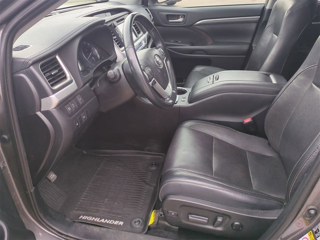 Thumbnail: 2019 Toyota Highlander - 10
