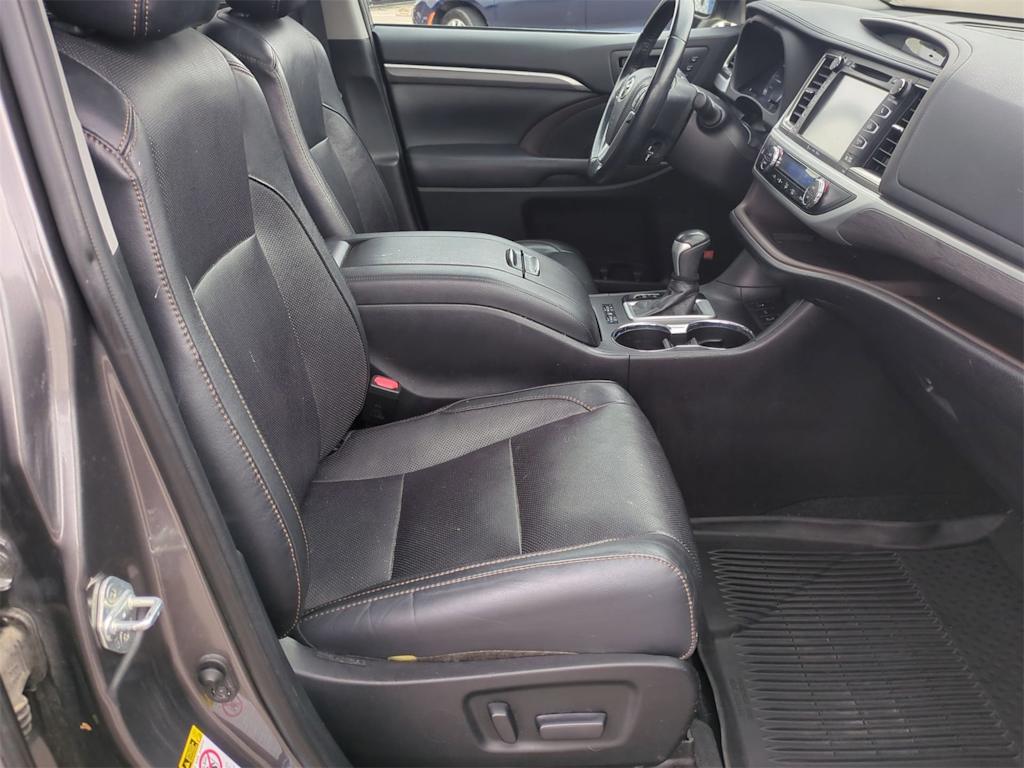 Thumbnail: 2019 Toyota Highlander - 11