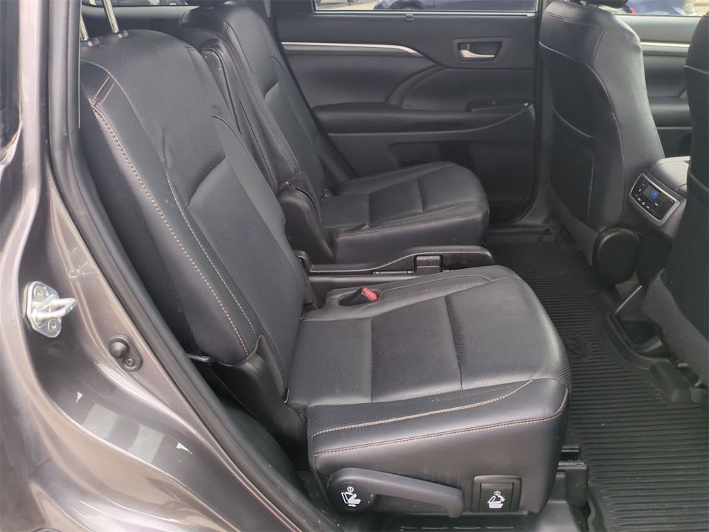 Thumbnail: 2019 Toyota Highlander - 29