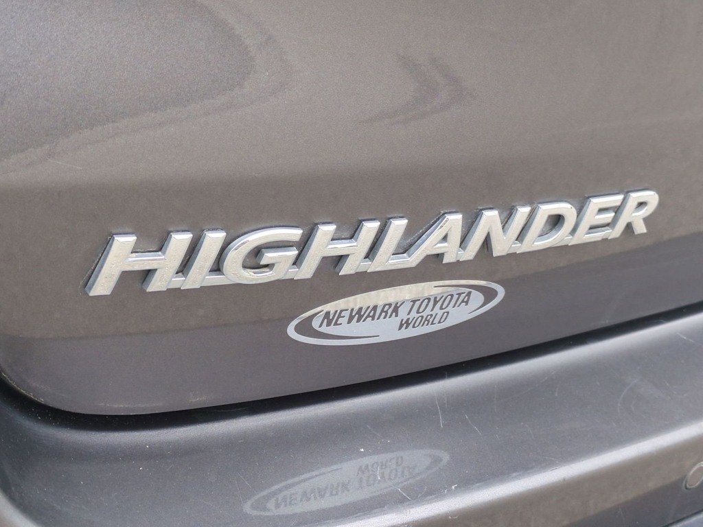 Thumbnail: 2019 Toyota Highlander - 25