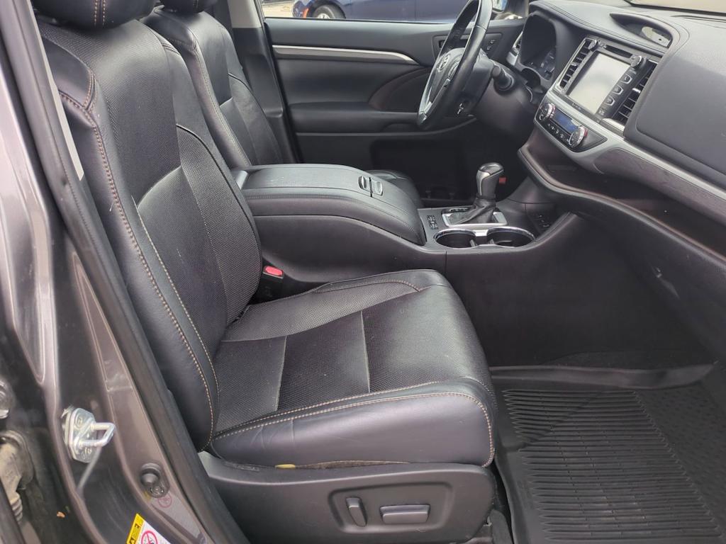 Thumbnail: 2019 Toyota Highlander - 11
