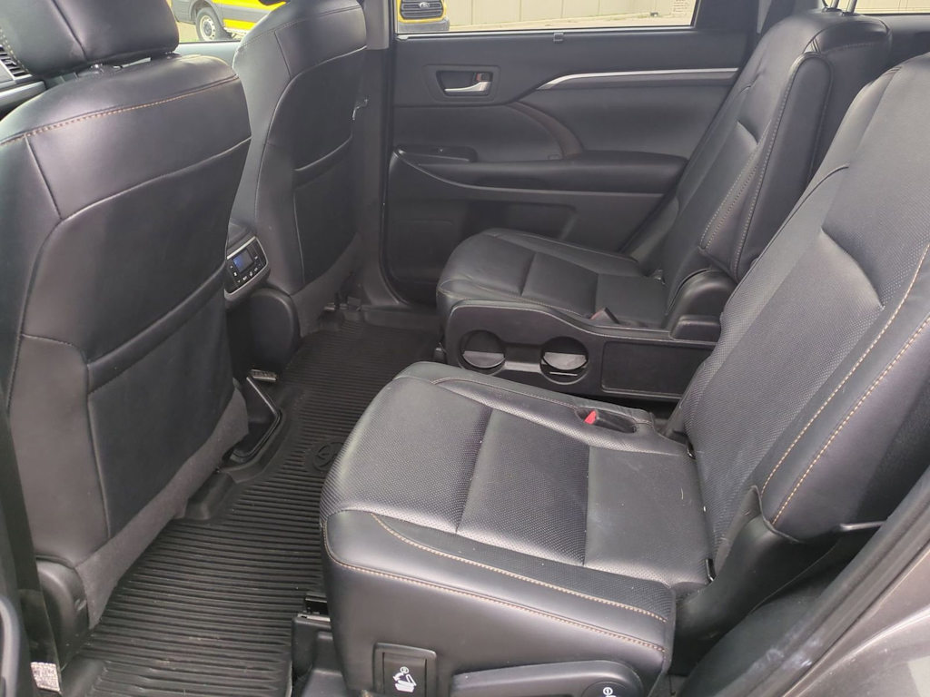 Thumbnail: 2019 Toyota Highlander - 12