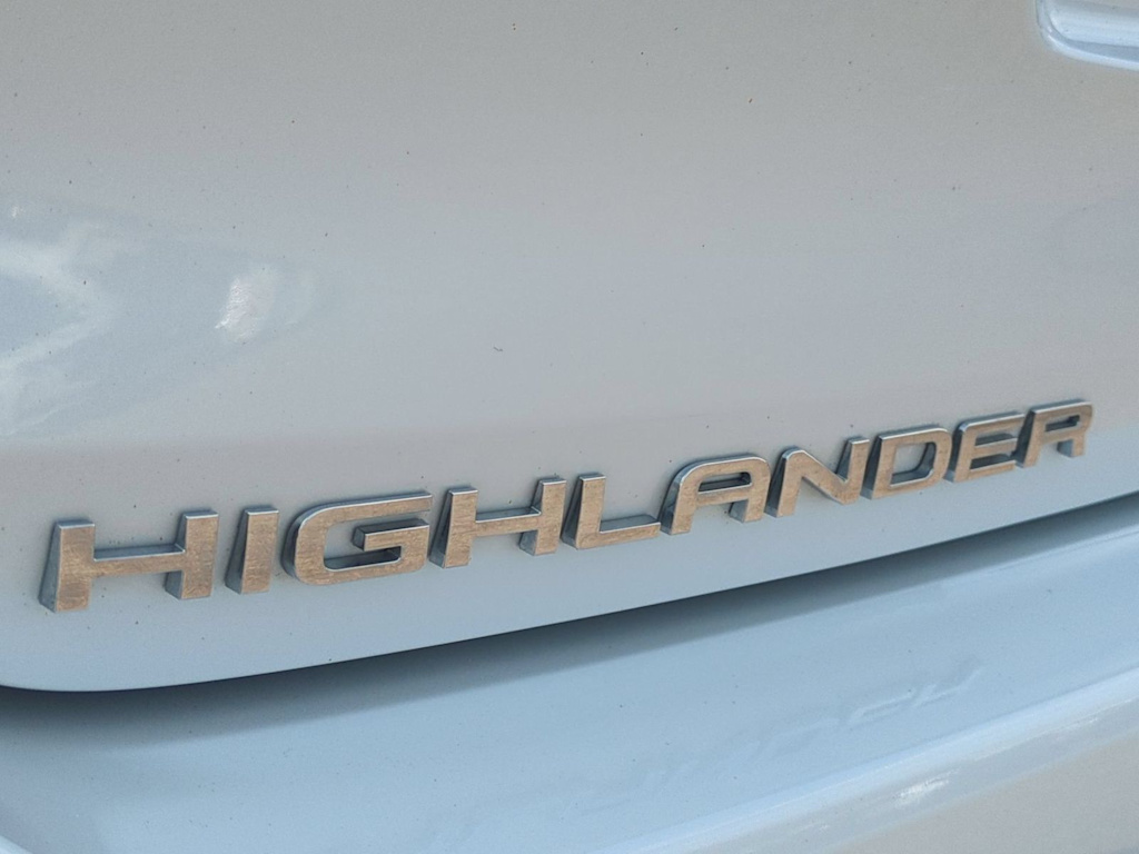 Thumbnail: 2022 Toyota Highlander - 24