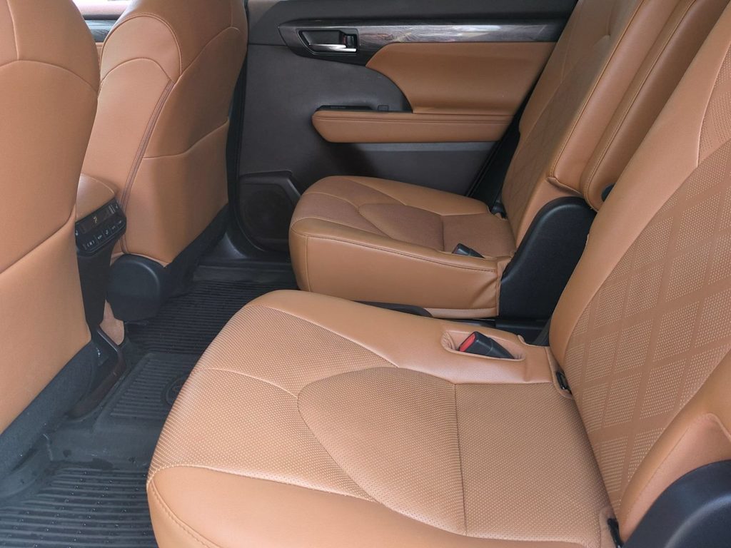 Thumbnail: 2022 Toyota Highlander - 12