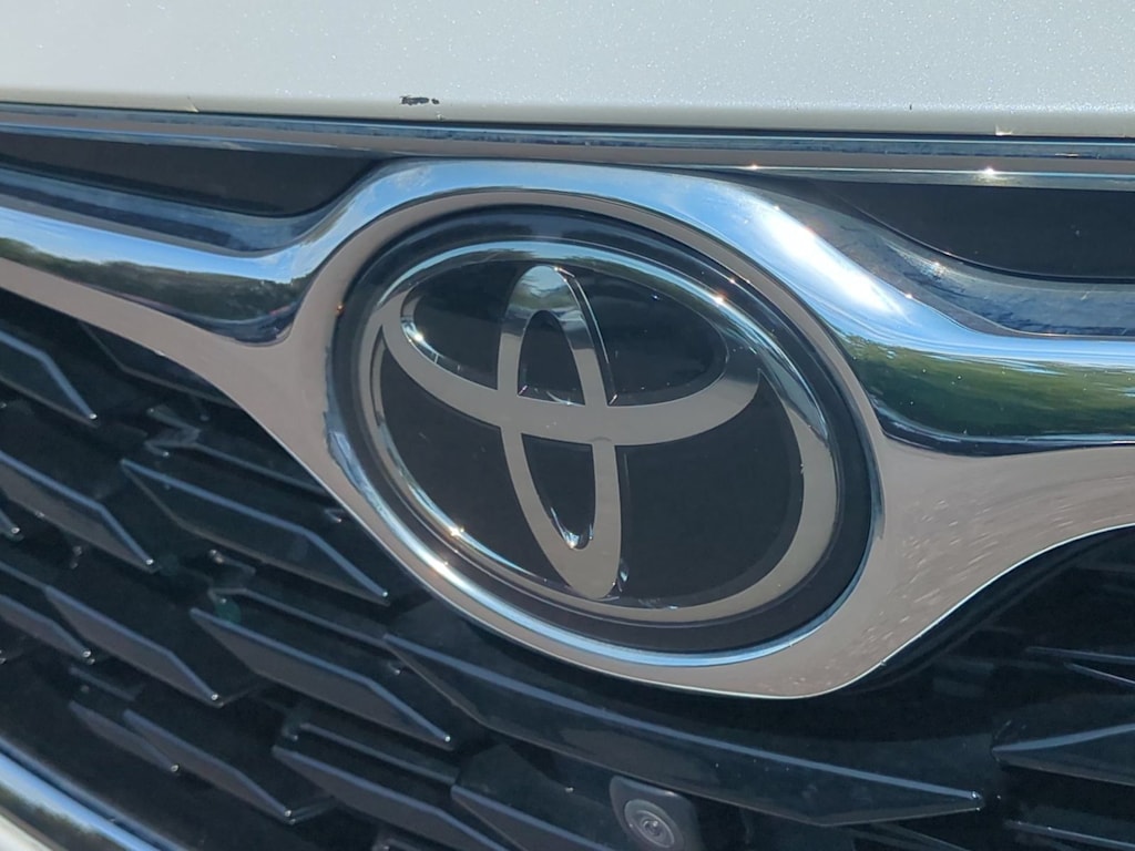 Thumbnail: 2022 Toyota Highlander - 7