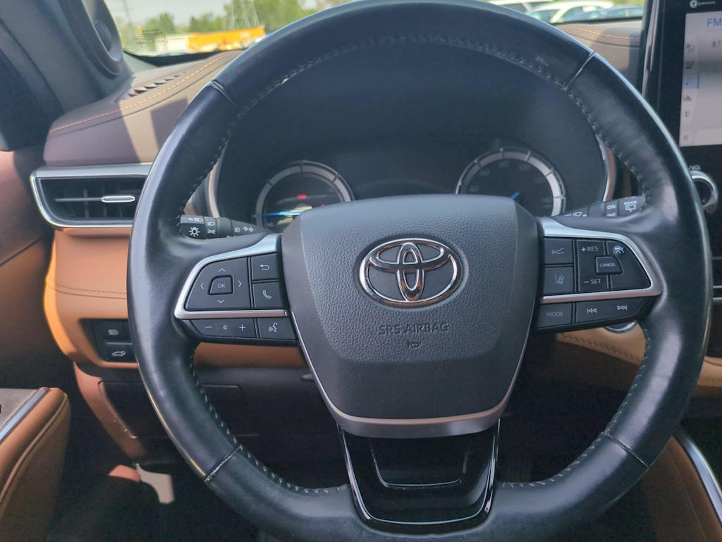 Thumbnail: 2022 Toyota Highlander - 13