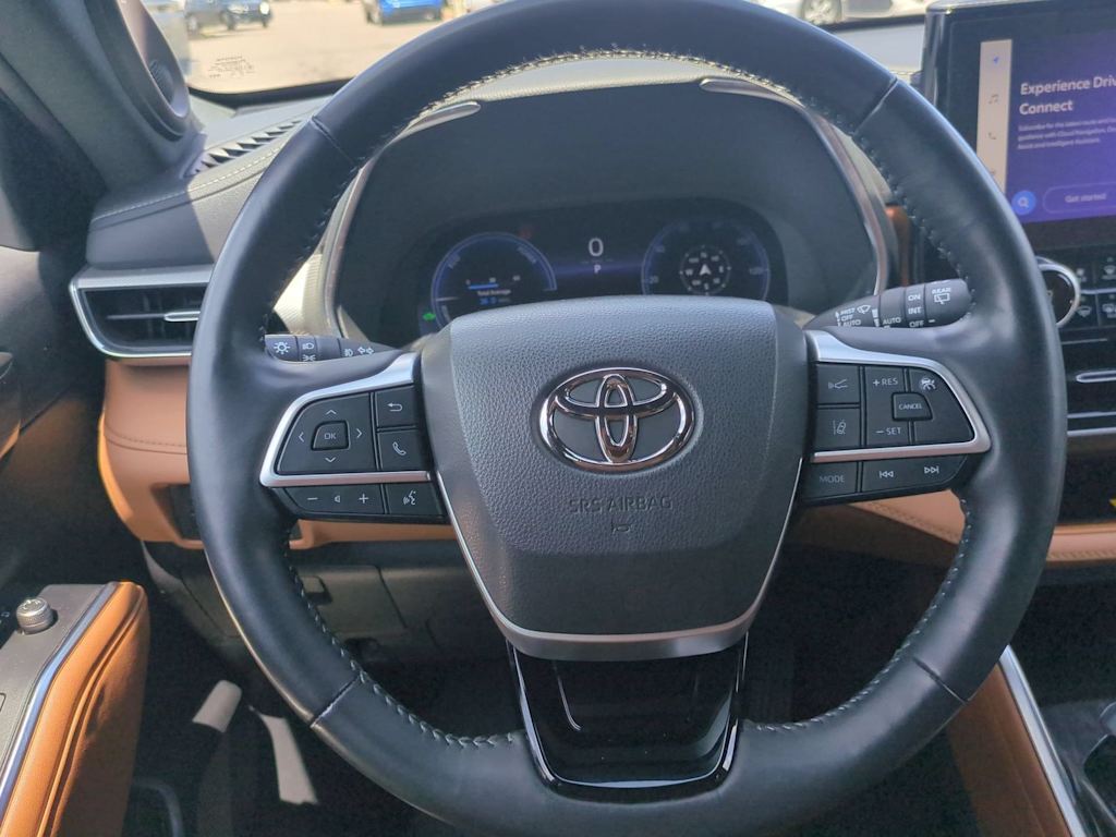 Thumbnail: 2023 Toyota Highlander - 13