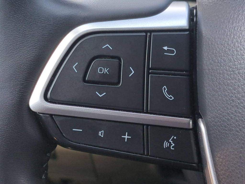 Thumbnail: 2023 Toyota Highlander - 30