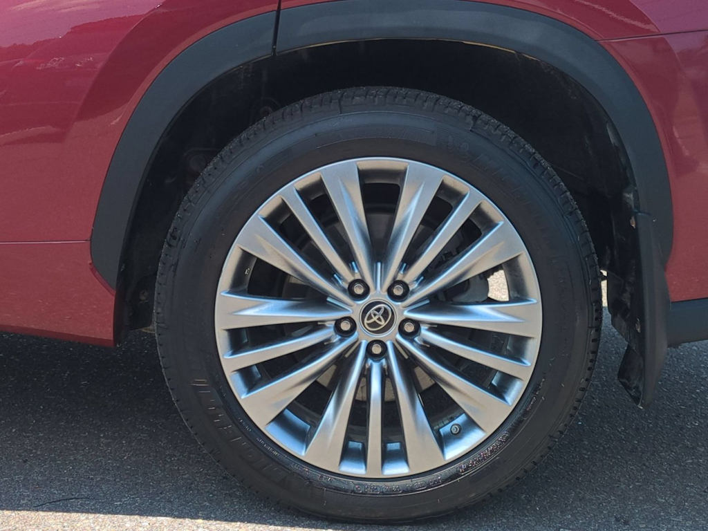 Thumbnail: 2023 Toyota Highlander - 8